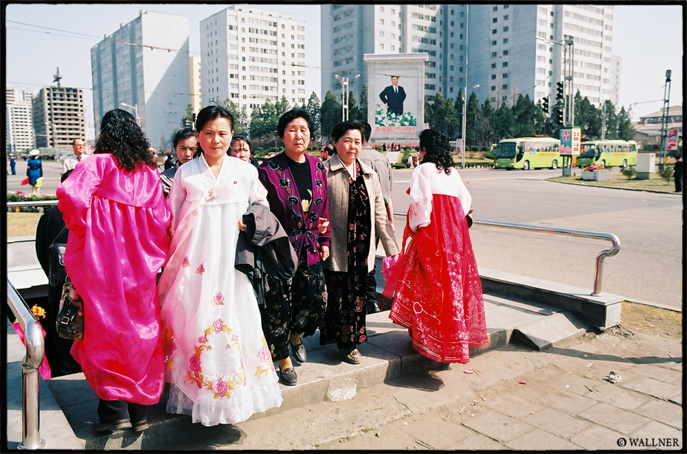 35mmPatrikWallner_Pyongyang_DressToImpressLOWQ1000P